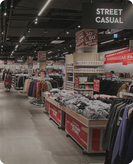 신세계 팩토리 스토어 판매 테이블 모습