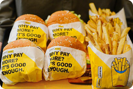 소금집 음식과 와인 진열모습