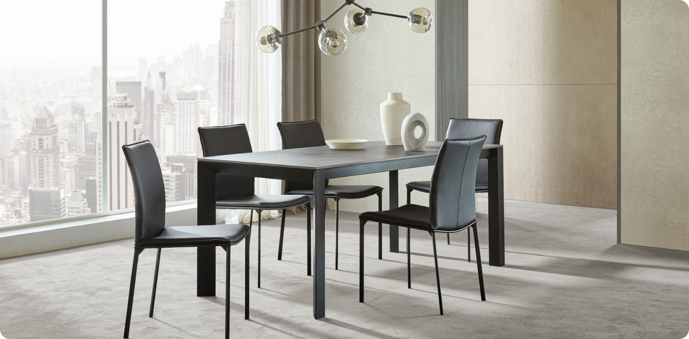 까사미아의 식탁 제품 모습