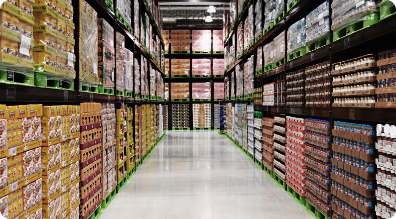 트레이더스 내부의 가공&생활용품 매장 모습