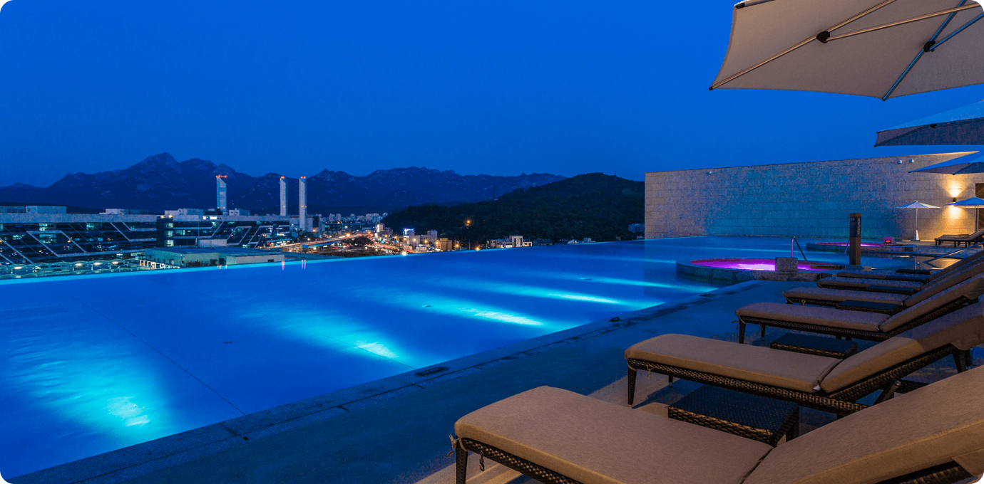 아쿠아필드 외부 수영장 야경