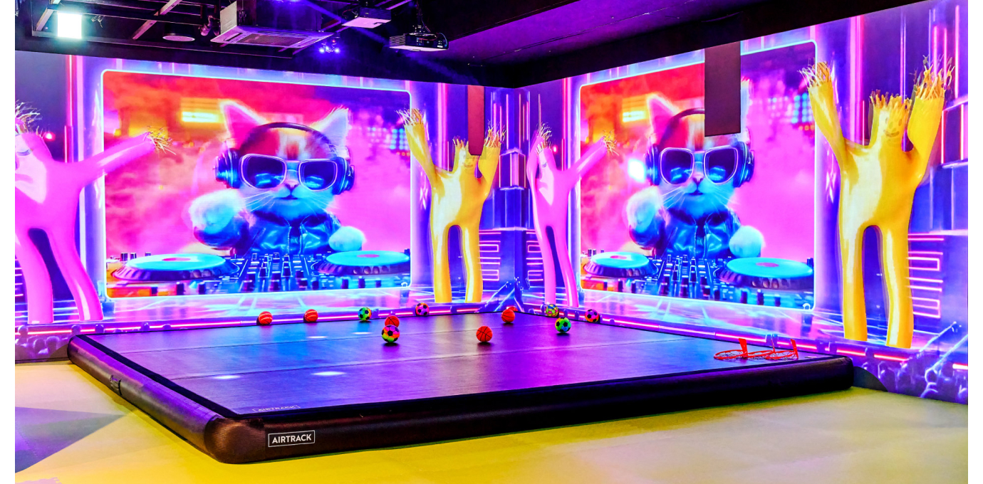 원더스퀘어 점핑 매트가 깔려있는 모습