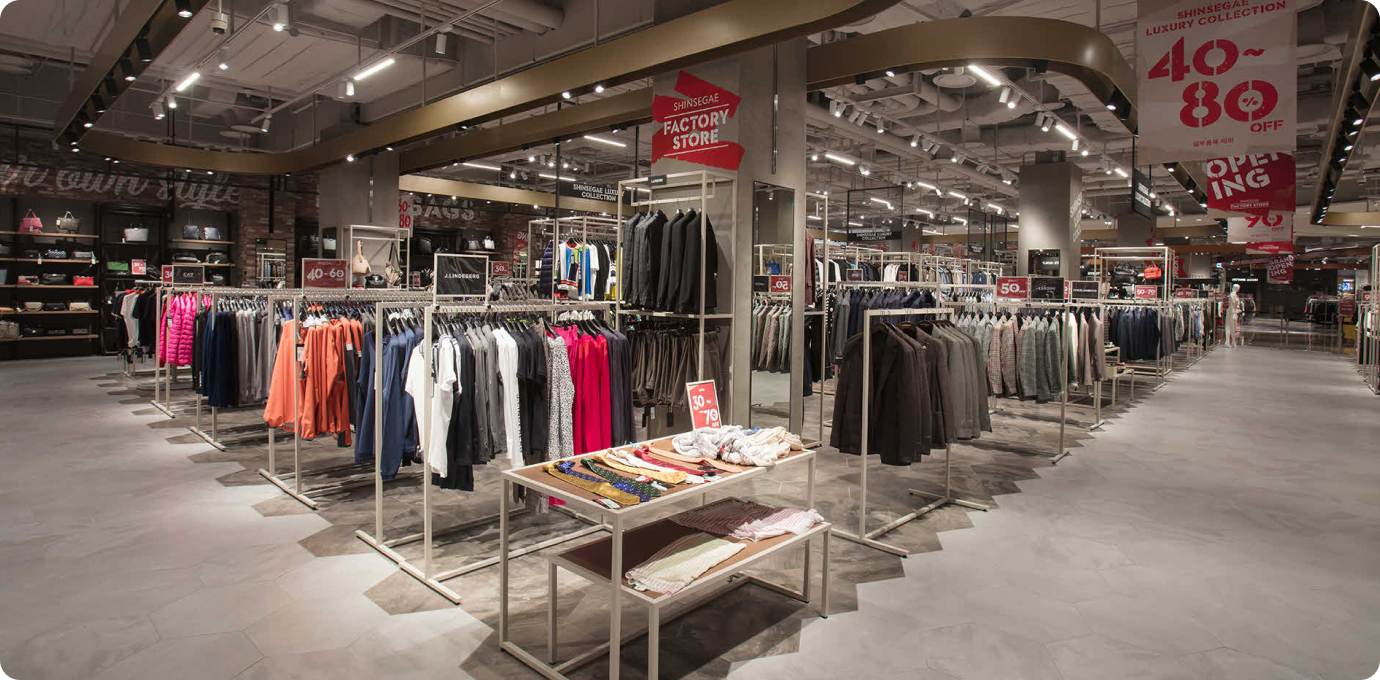신세계 팩토리 스토어 의류 섹션 모습
