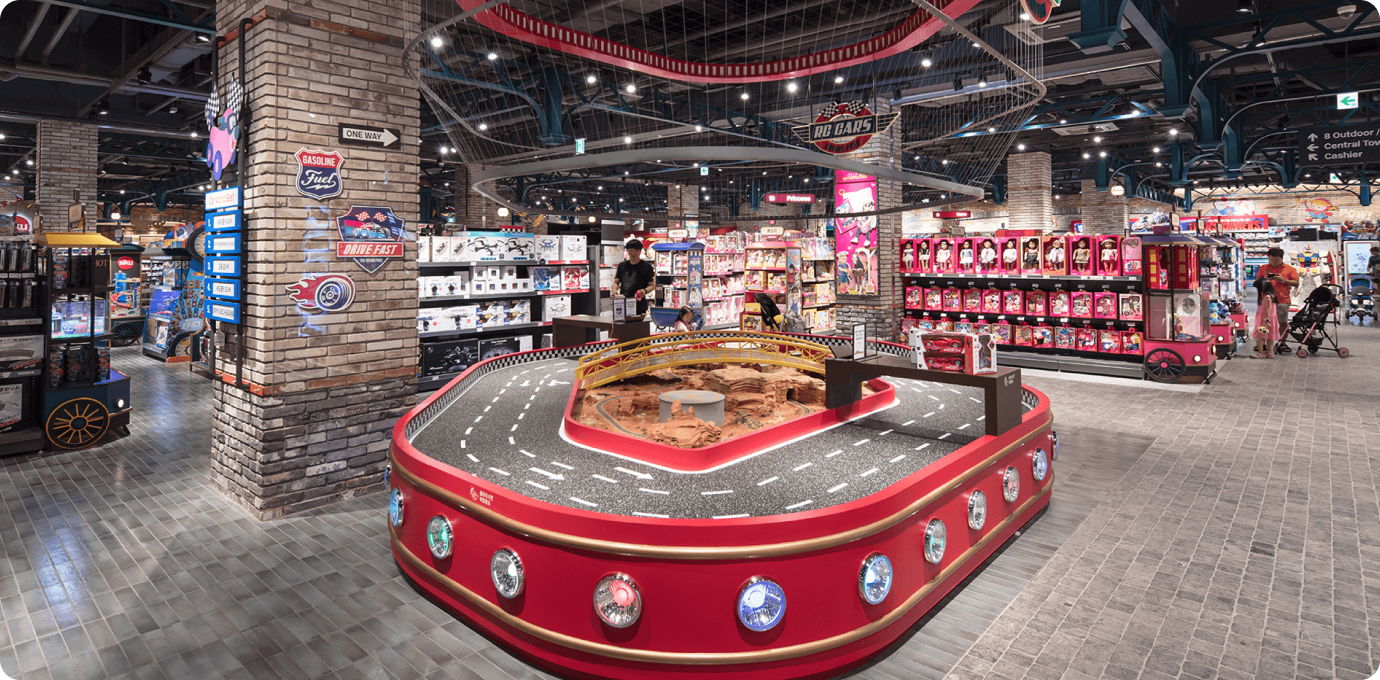 토이킹덤 내부의 키즈 체험시설 모습