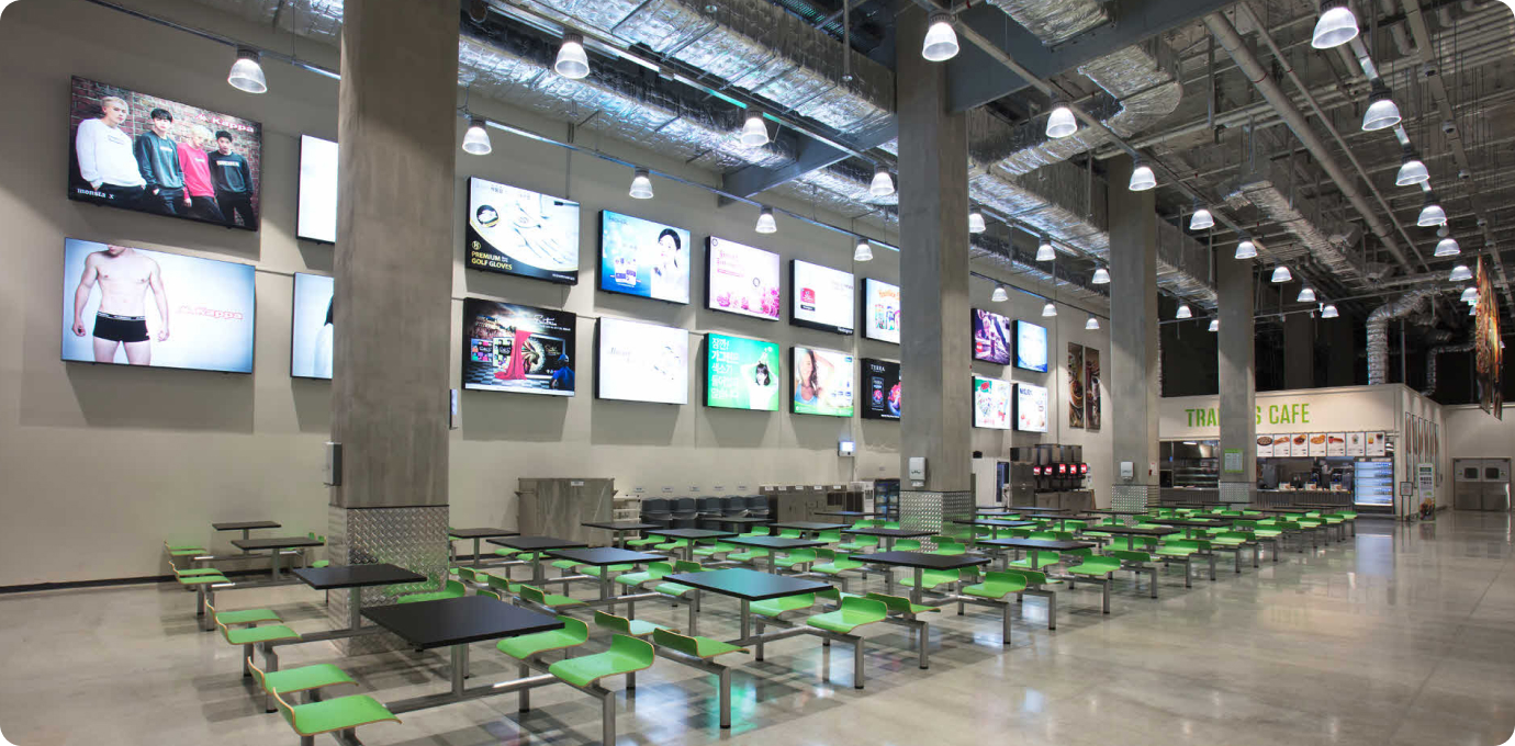 트레이더스 내부의 카페 테이블 모습