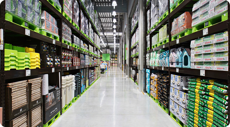 트레이더스 내부의 가공&생활용품 매장 모습