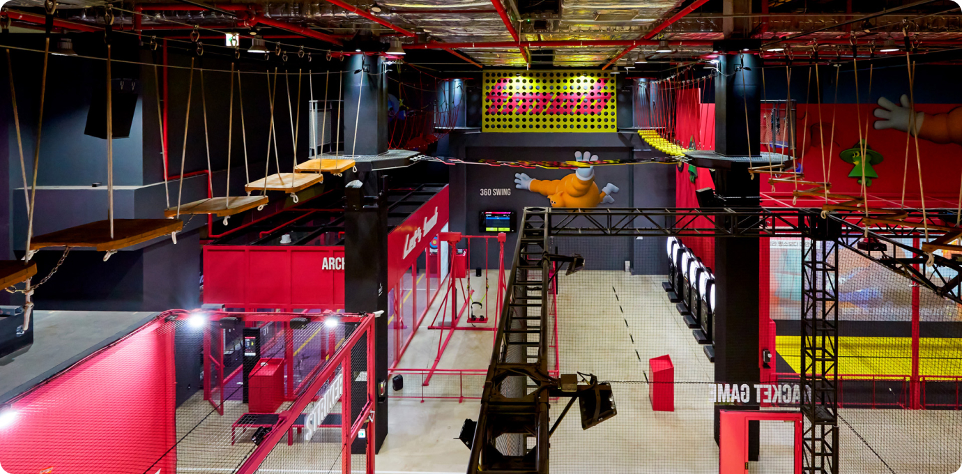 점핑 게임을 즐기는 모습