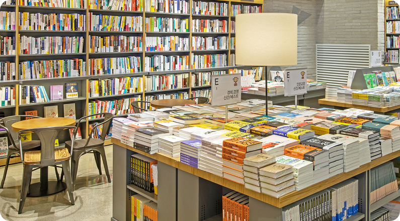 북클럽내 도서 전시 모습