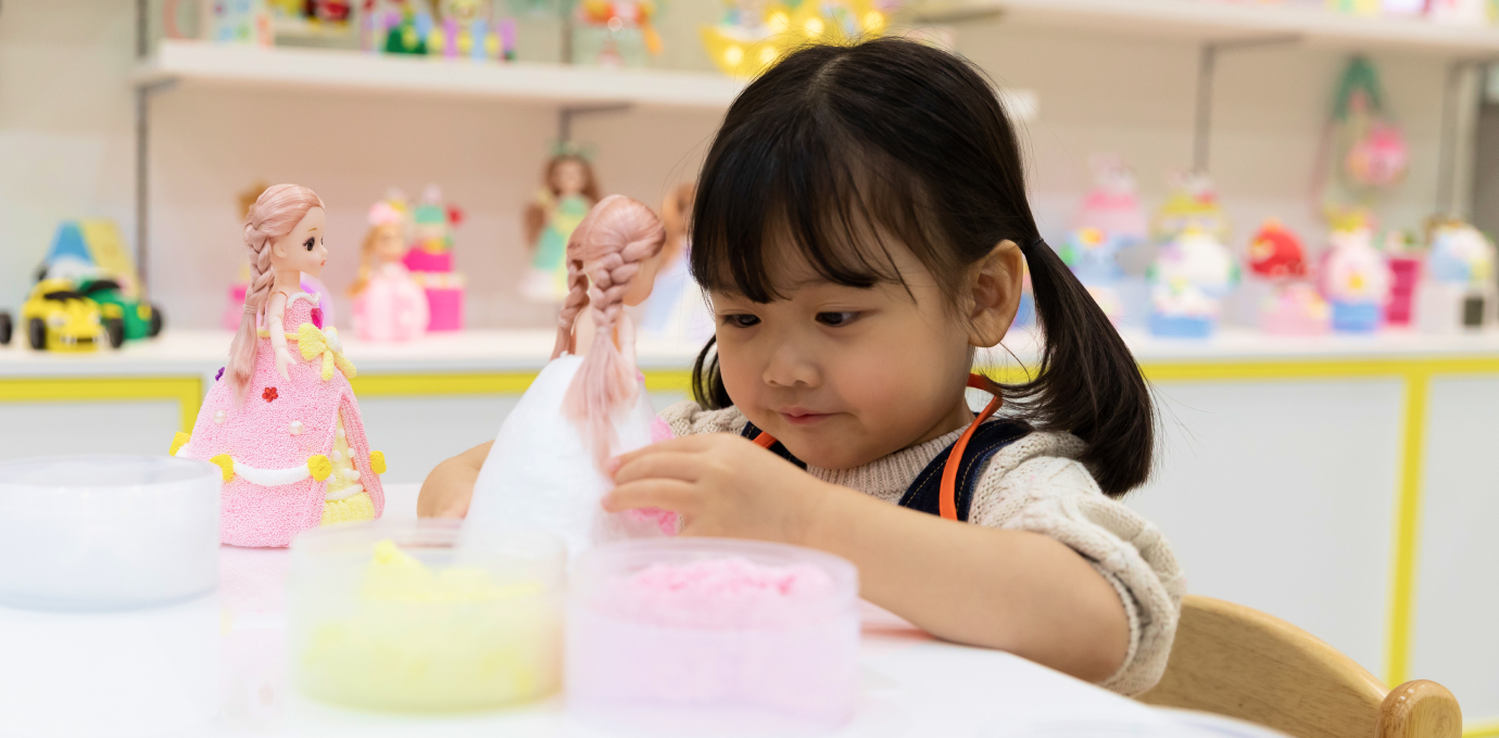 아이가 아트체험하는 모습